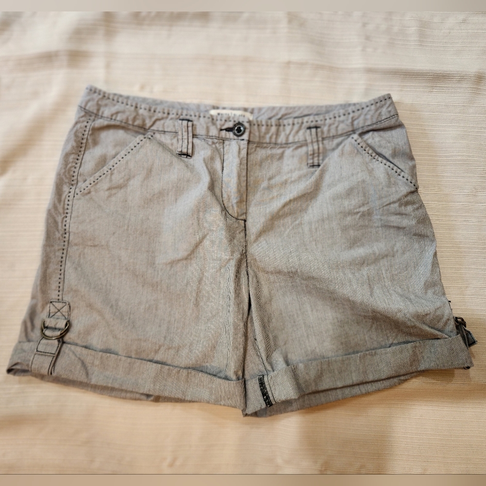 White House Black Market : Black and White Shorts: Size 6
